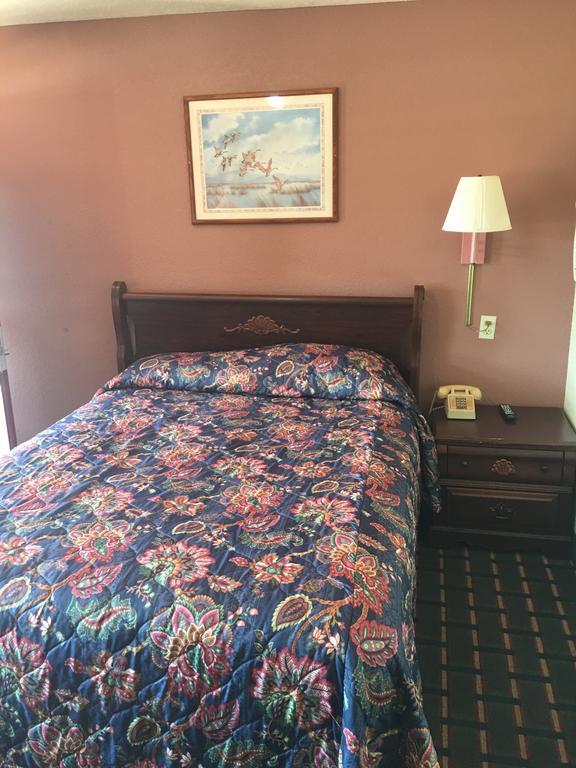 Best Value Inn Motel Sandusky Marianna Exteriör bild
