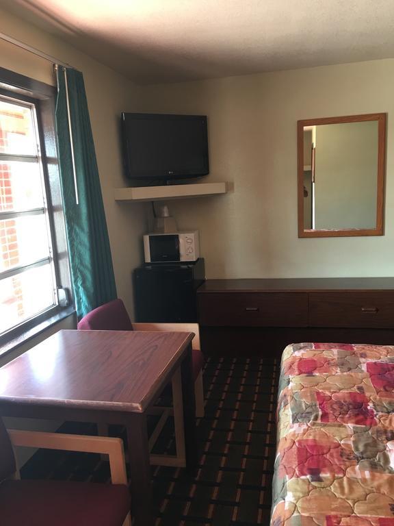 Best Value Inn Motel Sandusky Marianna Exteriör bild