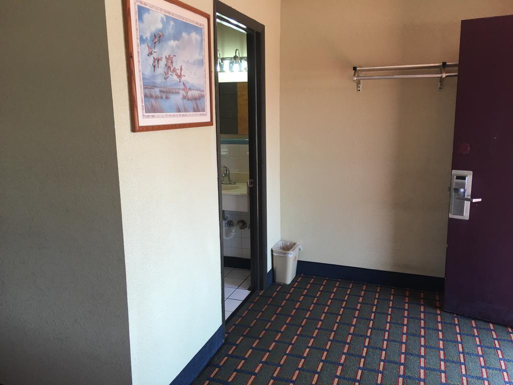 Best Value Inn Motel Sandusky Marianna Exteriör bild