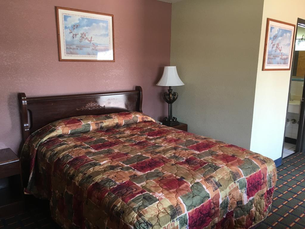 Best Value Inn Motel Sandusky Marianna Exteriör bild