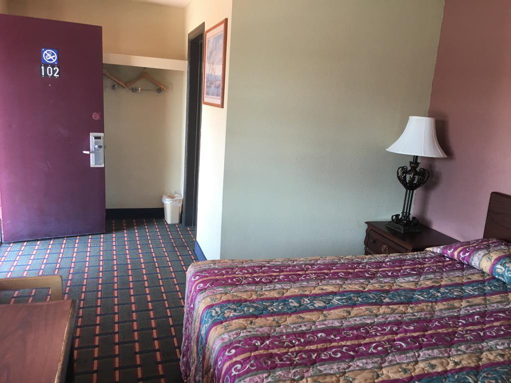 Best Value Inn Motel Sandusky Marianna Exteriör bild