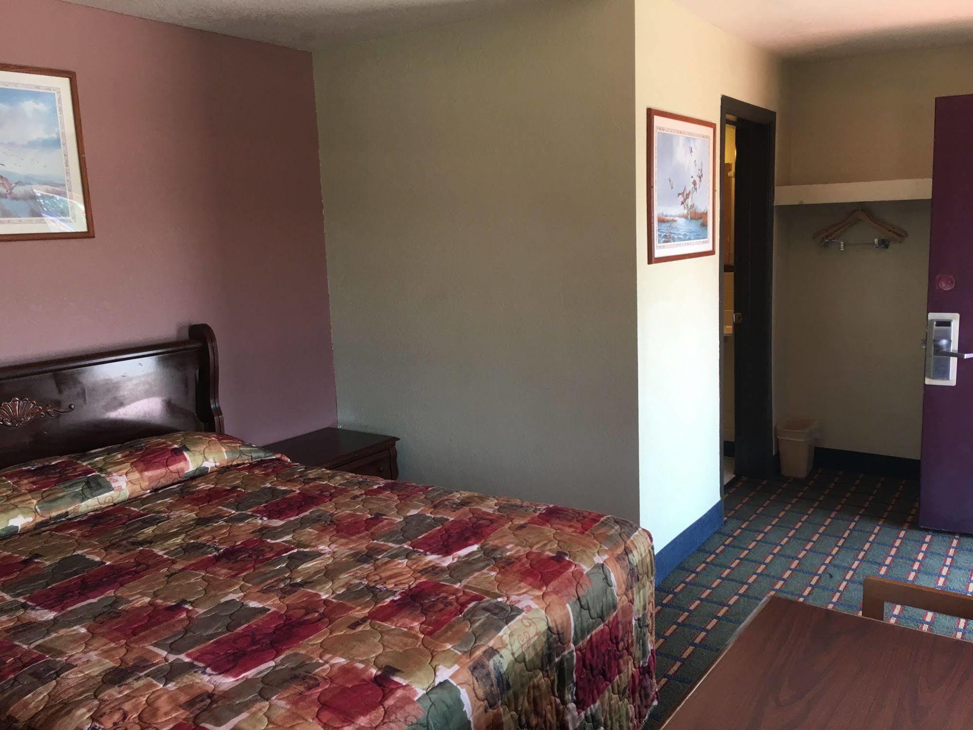 Best Value Inn Motel Sandusky Marianna Exteriör bild