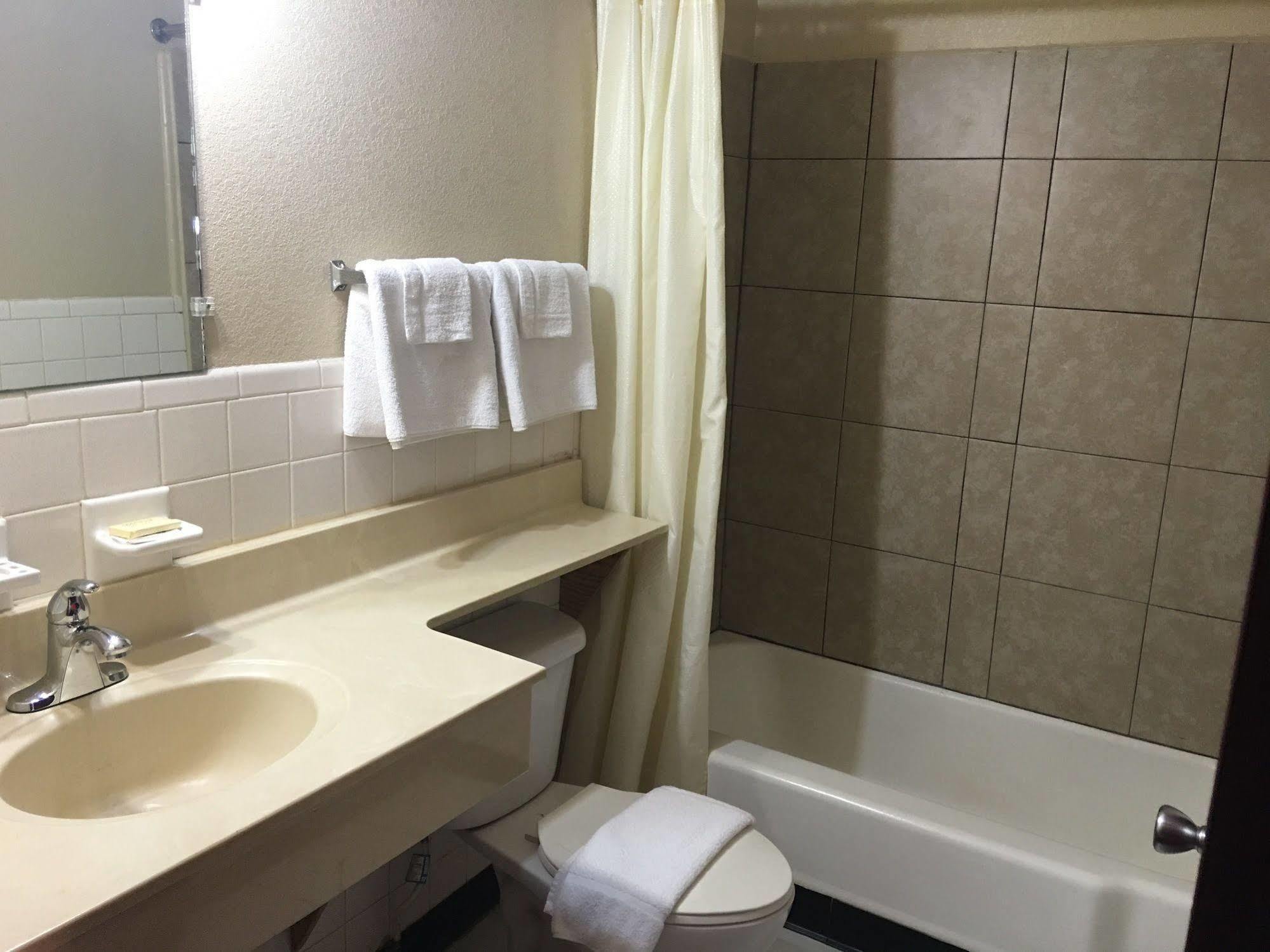 Best Value Inn Motel Sandusky Marianna Exteriör bild