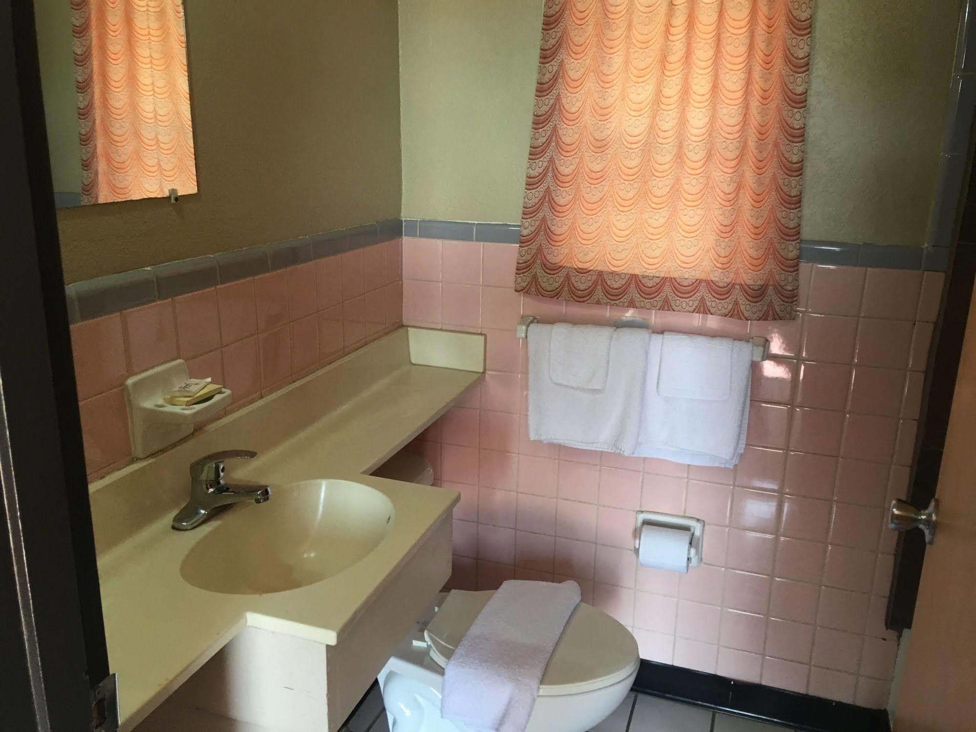 Best Value Inn Motel Sandusky Marianna Exteriör bild
